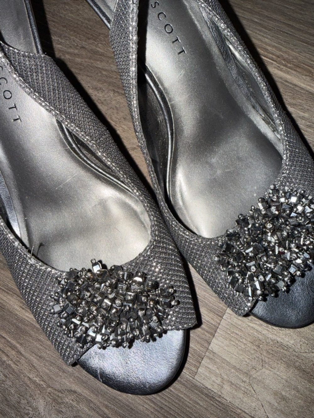 Karen Scott Silver Slingback Heels Size 8 Beaded Peep Toe Evening Dress Shoes - Picture 7 of 9